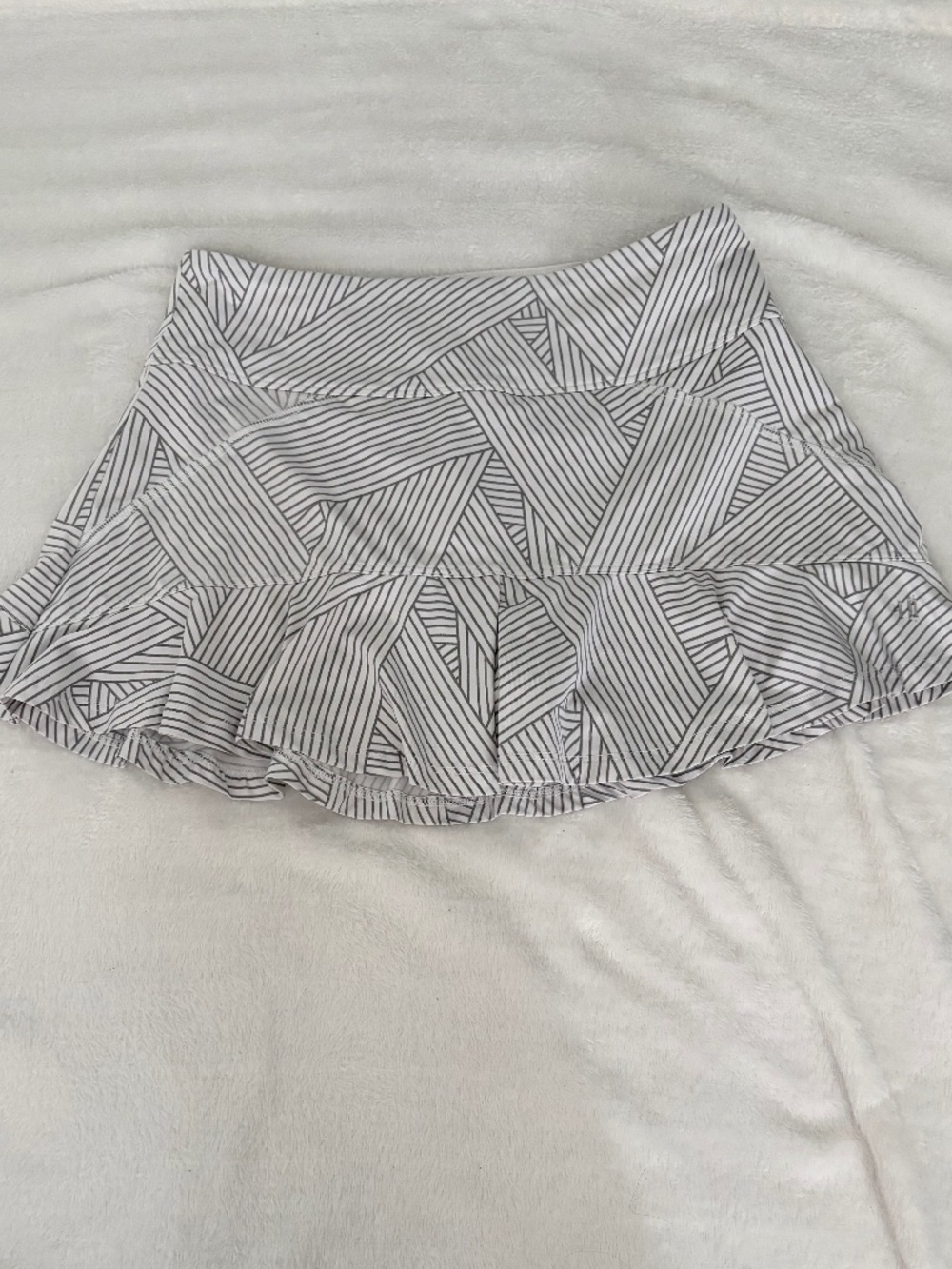 Eleven by Venus Williams Skort Women’s Small White/Grey Striped pattern